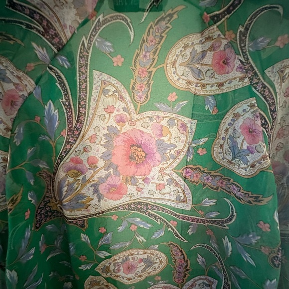 Yes, it’s a vintage Albert Capraro in an extremely rare style. A wardrobe staple - Picture 3 of 10